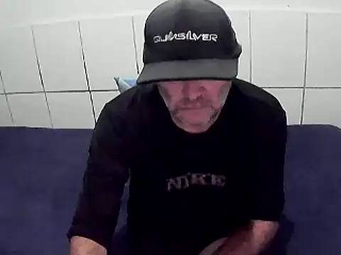 Snapshot of pierdona chatting on 12/22/25, 07:22 pierdona online show from 12/22/25, 07:22