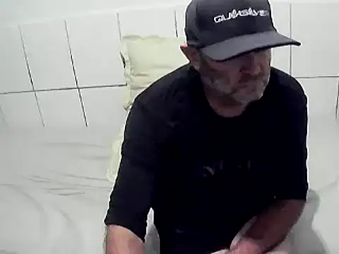 Snapshot of pierdona chatting on 02/19/26, 07:43 pierdona online show from 02/19/26, 07:43