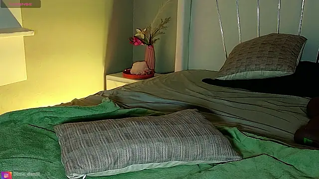 MimiRodriguez online show from 03/18/26, 04:21