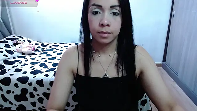 Snapshot of Amber_Lovely chatting on 01/01/25, 06:27 Amber Lovely online show from 01/01/25, 06:27