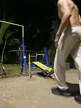 Snapshot of dantedesirexx chatting on 12/17/24, 04:01 dantedesirexx online show from 12/17/24, 04:01