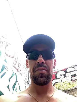 Snapshot of dantedesirexx chatting on 01/13/25, 06:38 dantedesirexx online show from 01/13/25, 06:38