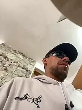 Snapshot of dantedesirexx chatting on 01/26/25, 03:25 dantedesirexx online show from 01/26/25, 03:25