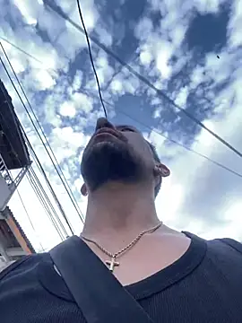 Snapshot of dantedesirexx chatting on 01/31/25, 10:10 dantedesirexx online show from 01/31/25, 10:10