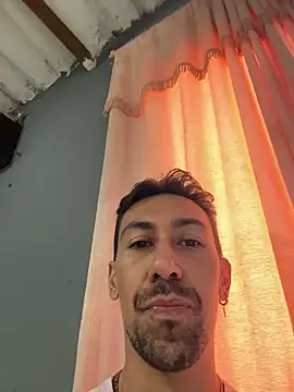 Snapshot of dantedesirexx chatting on 02/03/25, 09:18 dantedesirexx online show from 02/03/25, 09:18