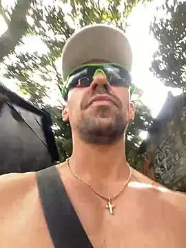 Snapshot of dantedesirexx chatting on 02/19/25, 08:52 dantedesirexx online show from 02/19/25, 08:52