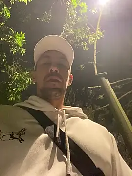 Snapshot of dantedesirexx chatting on 03/12/25, 08:08 dantedesirexx online show from 03/12/25, 08:08