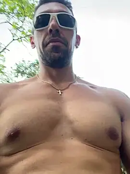 Snapshot of dantedesirexx chatting on 03/22/25, 04:45 dantedesirexx online show from 03/22/25, 04:45