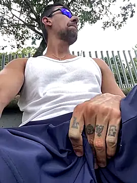 Snapshot of dantedesirexx chatting on 10/07/25, 05:21 dantedesirexx online show from 10/07/25, 05:21