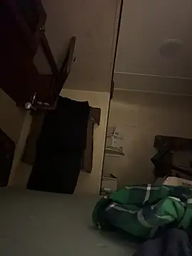 Snapshot of devinshd chatting on 10/24/25, 05:48 devinshd online show from 10/24/25, 05:48