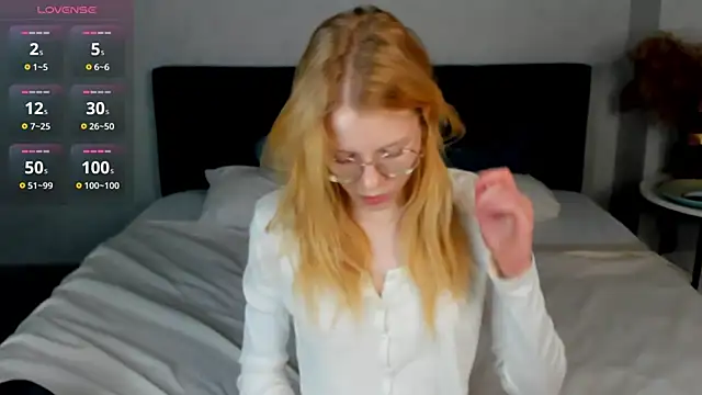 Snapshot of Esme_Runn chatting on 04/08/26, 08:14 Esme Runn online show from 04/08/26, 08:14