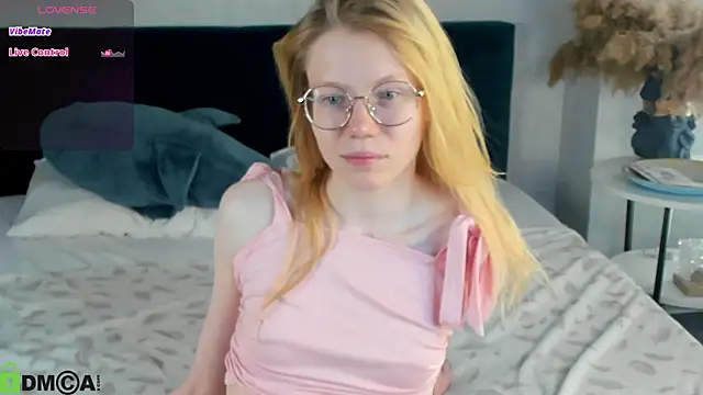 Snapshot of Esme_Runn chatting on 05/06/26, 03:02 Esme Runn online show from 05/06/26, 03:02