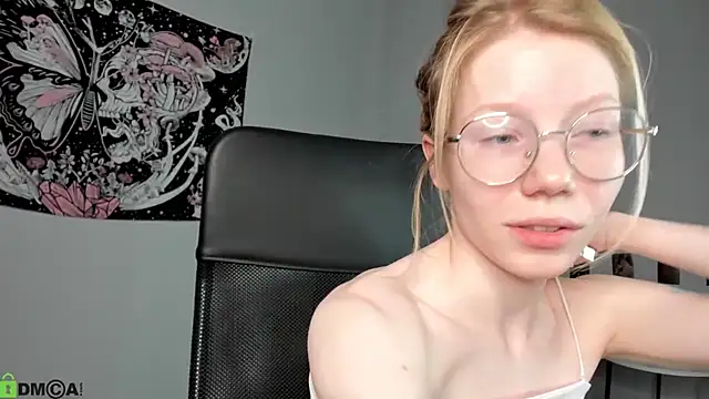 Snapshot of Esme_Runn chatting on 05/28/26, 03:37 Esme Runn online show from 05/28/26, 03:37
