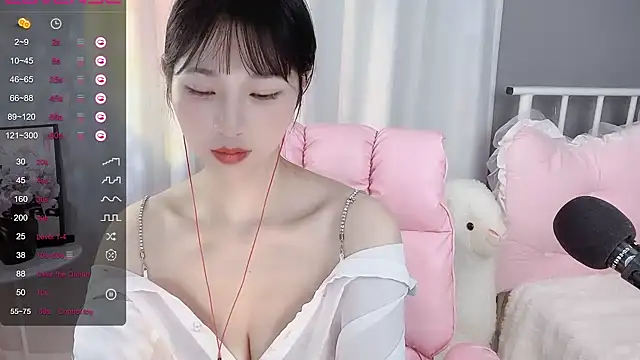 Snapshot of -Jolene-688- chatting on 01/03/25, 12:11 -Jolene-688- online show from 01/03/25, 12:11