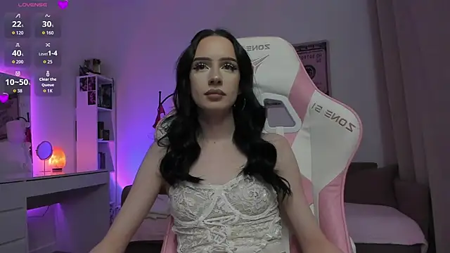 Snapshot of flora_off chatting on 05/17/26, 10:00 flora off online show from 05/17/26, 10:00