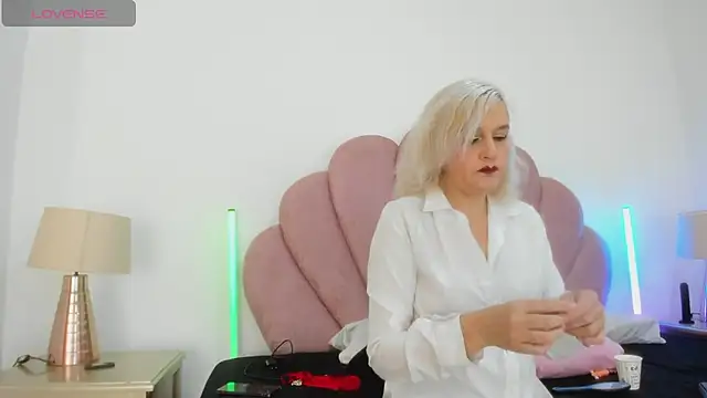 CarolinaGlamour online show from 04/21/26, 06:44