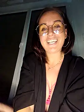 lindsay 33off online show from 09/22/25, 09:06