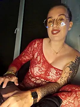 lindsay 33off online show from 10/22/25, 09:03