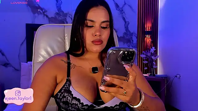 Jeen Taylor online show from 03/11/26, 08:04