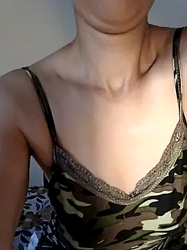 Snapshot of Zomorodaa_ chatting on 10/23/25, 12:37 Zomorodaa online show from 10/23/25, 12:37