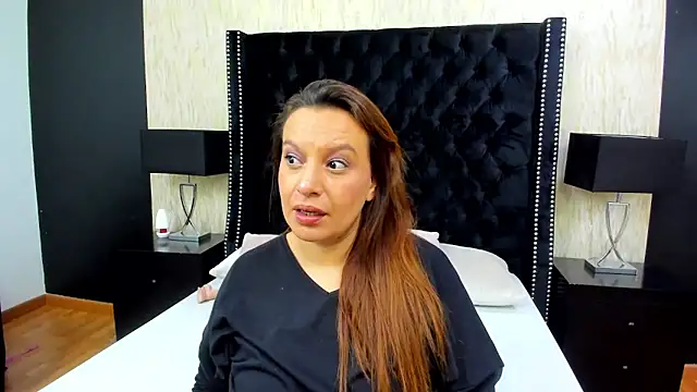 Snapshot of RoxieJackson chatting on 01/07/25, 11:48 RoxieJackson online show from 01/07/25, 11:48