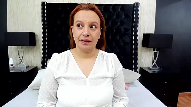 Snapshot of RoxieJackson chatting on 02/01/25, 12:05 RoxieJackson online show from 02/01/25, 12:05