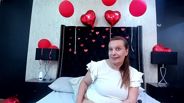 Snapshot of RoxieJackson chatting on 02/08/25, 01:11 RoxieJackson online show from 02/08/25, 01:11