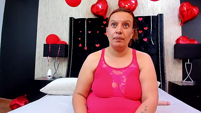 Snapshot of RoxieJackson chatting on 02/09/25, 05:01 RoxieJackson online show from 02/09/25, 05:01