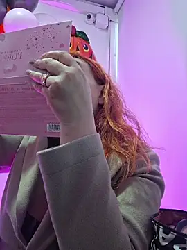 Snapshot of RoxieJackson chatting on 10/23/25, 11:42 RoxieJackson online show from 10/23/25, 11:42