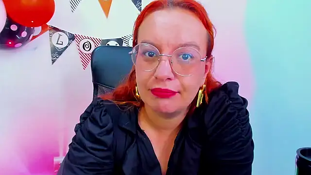 Snapshot of RoxieJackson chatting on 10/29/25, 04:42 RoxieJackson online show from 10/29/25, 04:42