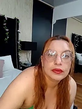 Snapshot of RoxieJackson chatting on 11/28/25, 11:46 RoxieJackson online show from 11/28/25, 11:46