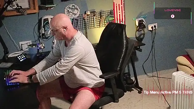 Pilot Dave 69 online show from 12/05/25, 05:38