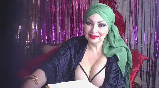 Snapshot of Izabella_gold chatting on 03/04/25, 04:38 Izabella gold online show from 03/04/25, 04:38