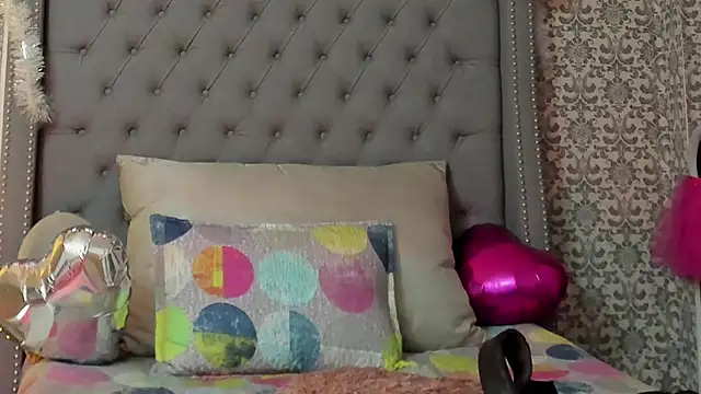 evafoxs online show from 12/15/24, 03:24