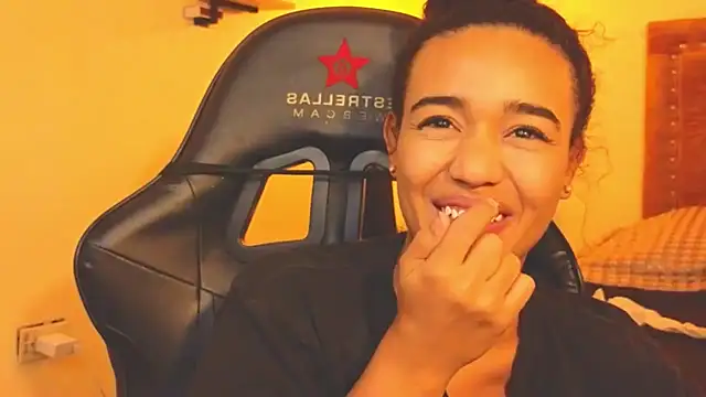 evafoxs online show from 11/22/25, 02:43