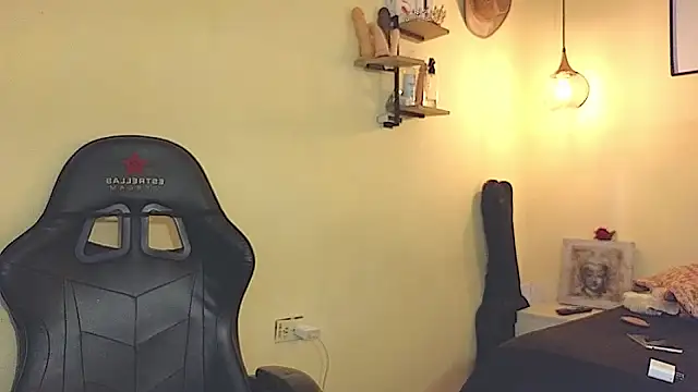 evafoxs online show from 11/24/25, 09:47