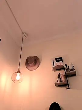 evafoxs online show from 12/20/25, 04:36