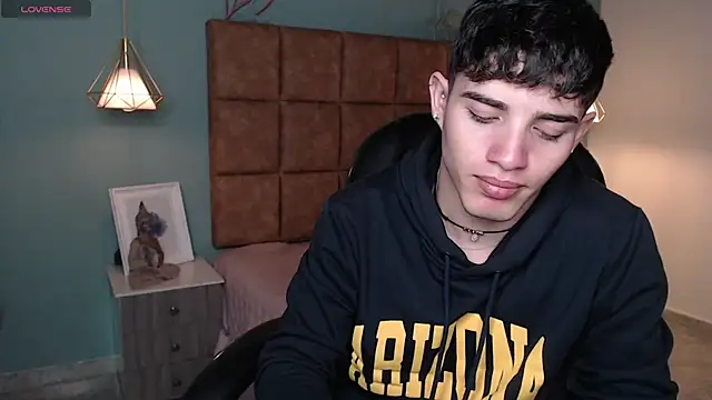 AlejooTwink online show from 02/02/25, 05:26