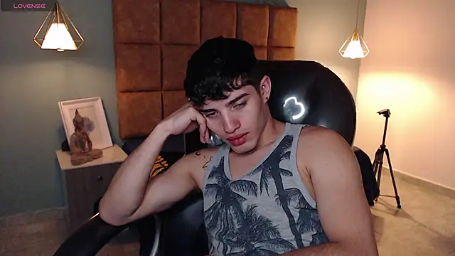 AlejooTwink online show from 02/10/25, 10:09