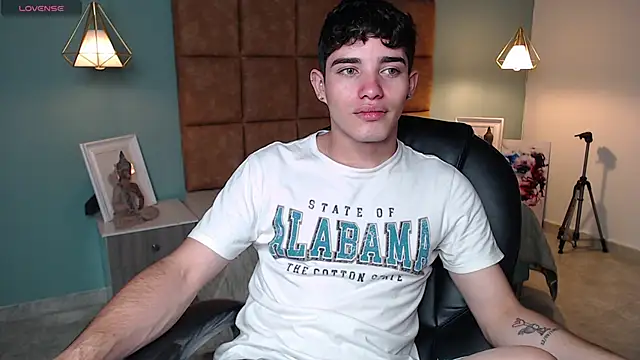 AlejooTwink online show from 02/12/25, 06:19