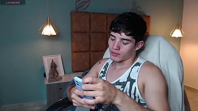 AlejooTwink online show from 02/13/25, 11:58