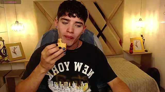 AlejooTwink online show from 03/21/25, 10:28