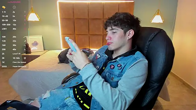 AlejooTwink online show from 09/30/25, 07:46