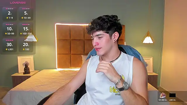 AlejooTwink online show from 11/08/25, 02:45