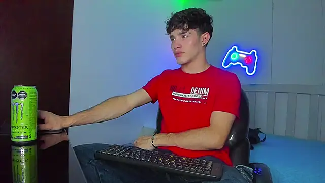 AlejooTwink online show from 12/13/25, 10:48