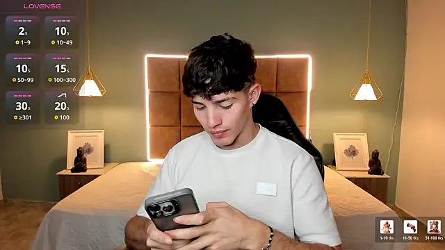 AlejooTwink online show from 04/18/26, 05:44