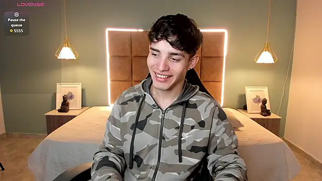 AlejooTwink online show from 04/23/26, 03:41