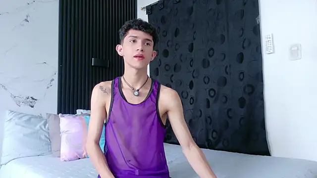 Noah tyler  online show from 04/21/26, 06:55