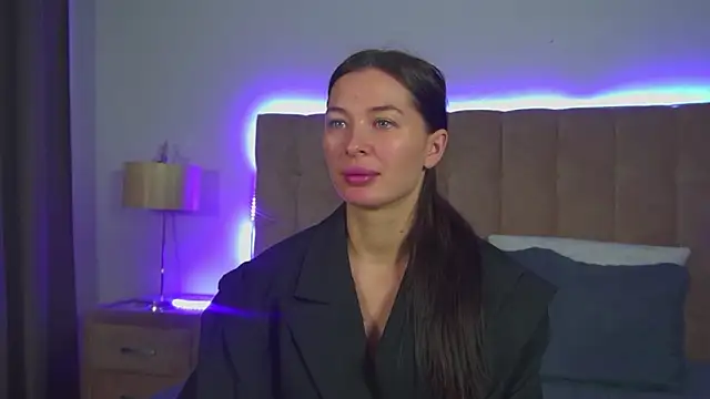 AlexandraBloom online show from 11/30/25, 06:12