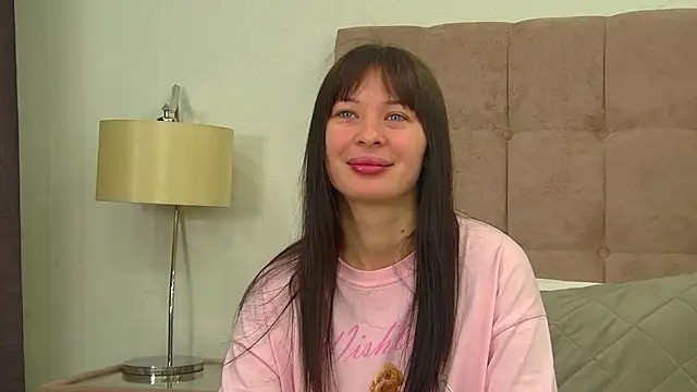 AlexandraBloom online show from 02/05/26, 06:23